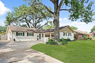 5319 Saxon Dr, Houston, TX 77092