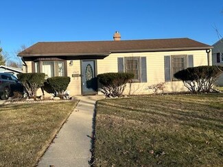 1369 Crestwood Dr, Aurora, IL 60506
