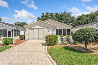 2121 Escobar Ave, Lady Lake, FL 32159