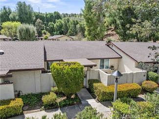 26335 Oakspur Dr Unit B, Newhall, CA 91321