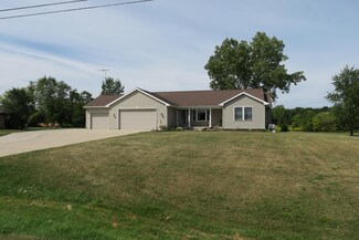 6205 Pine Island Dr NE, Comstock Park, MI 49321