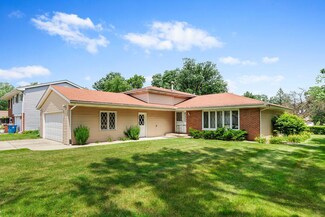 944 S Ridge St, Crown Point, IN 46307