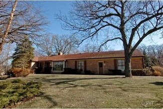 425 Roslyn Rd, East Dundee, IL 60118