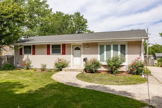 209 Shawnee Dr, Carol Stream, IL 60188