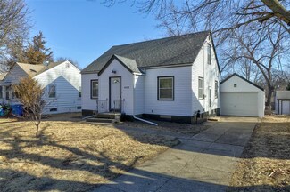 4033 10th St, Des Moines, IA 50313