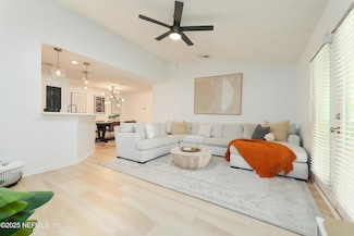13727 Richmond Park Dr N Unit 207, Jacksonville, FL 32224