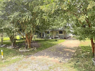 380 Gum Dr, Bridge City, TX 77611