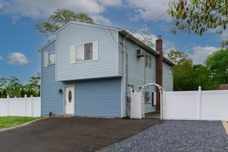 332 Terry Blvd, Holbrook, NY 11741