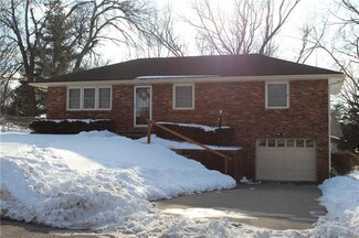 20 N Carriage Dr, Saint Joseph, MO 64506