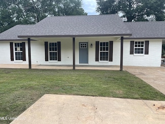 802 4th St SE, Magee, MS 39111