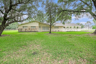 902 Clover Ridge Ave, Friendswood, TX 77546