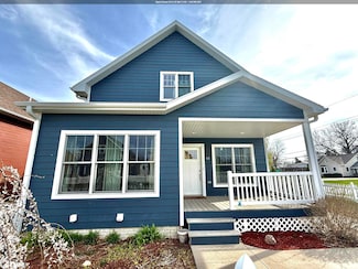 12 Garden Cottage Ln, Grinnell, IA 50112