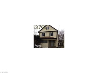 1076 Bellows St, Akron, OH 44301