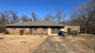 270 Roseanne St, Pontotoc, MS 38863
