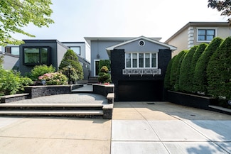 166 W 37th St, Bayonne, NJ 07002