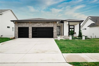 17457 Aurora Dr, Clive, IA 50325