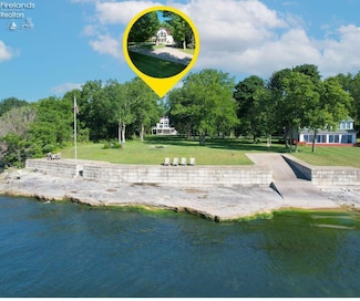 174 Booker Ln, Put In Bay, OH 43456