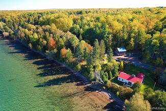 15537 Pequaming Rd, L'Anse, MI 49946