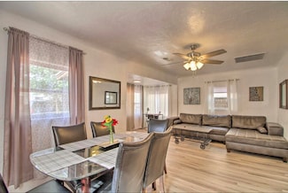 902 Coal Ave SW, Albuquerque, NM 87102