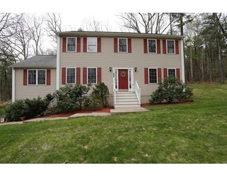 44 Hosmer St, Hudson, MA 01749
