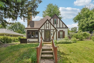 328 N Shaddle Ave, Mundelein, IL 60060