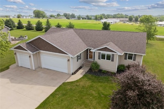 406 S Ave S, Vinton, IA 52349