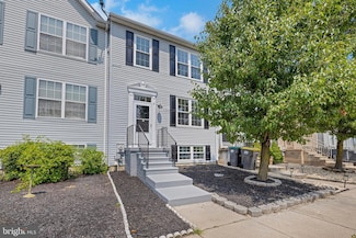 8 Versailles Ct, Newark, DE 19702