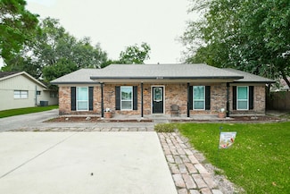 2719 Mustang Rd, Alvin, TX 77511