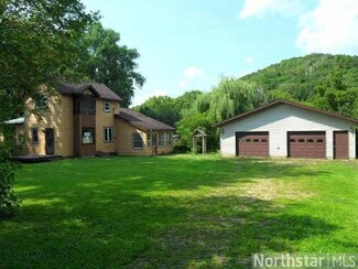 w 396 Bluff Siding Rd, Fountain City, WI 54629