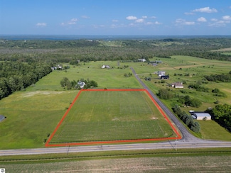 7027 Tobeco Creek Dr, Acme Township, MI 49690