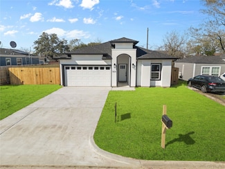 909 Live Oak St, Pasadena, TX 77506