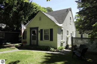 209 S Main St, Leland, MI 49654