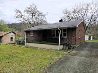 573 Poplar St, Narrows, VA 24124