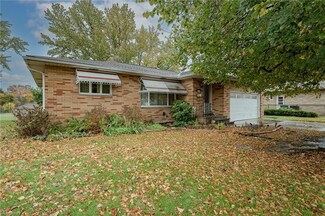 1373 N Skyline Dr, Seven Hills, OH 44131
