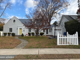 35 Lake Ave, Fair Haven, NJ 07704