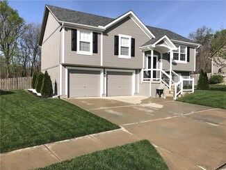 948 S Kisner Dr, Independence, MO 64056