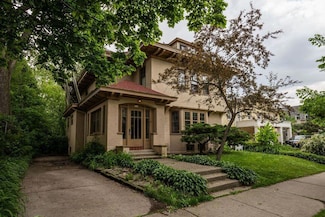 2119 E Kenilworth Place, Milwaukee, WI 53202