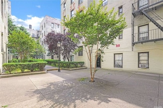 21-15 33rd St Unit 4, Astoria, NY 11105