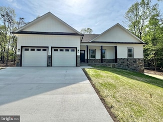 33 Butternut Ln, Berkeley Springs, WV 25411