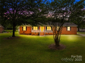 815 Lakeside Cir, Lancaster, SC 29720