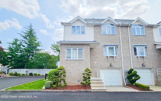 21 Coral Ct, Staten Island, NY 10308