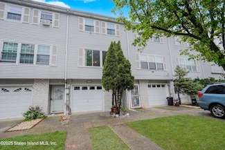 121 Lorraine Loop, Staten Island, NY 10309