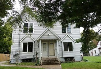928 N Rockton Ave, Rockford, IL 61103