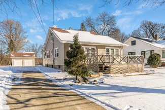 28W418 Batavia Rd, Warrenville, IL 60555