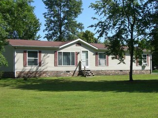 1576 Pymatuning Dr, Jamestown, PA 16134