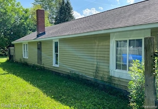 4321 Beach St, Akron, MI 48701