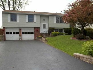 27 Barringer Dr, Hamlin, NY 14464