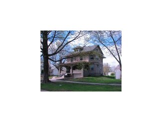 538 W Washington St, Marengo, IA 52301