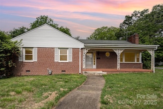 506 7th St SW, Hickory, NC 28602