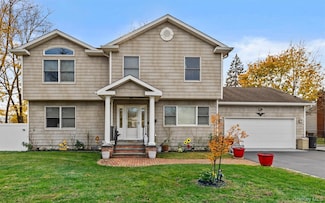 2 Smith St, Deer Park, NY 11729